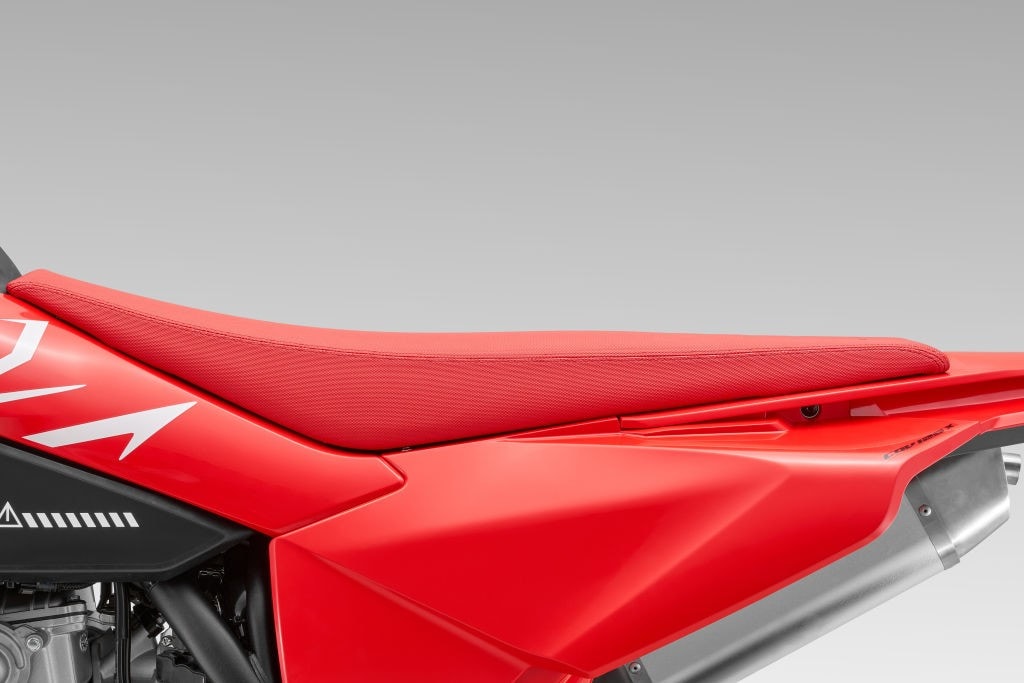 QJ Motor COV 125: arriva la motard da 15 CV a 3.190 euro